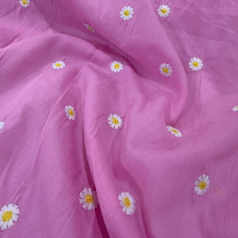 Cambraia De Algodo Bordada Margarida Fundo Rosa